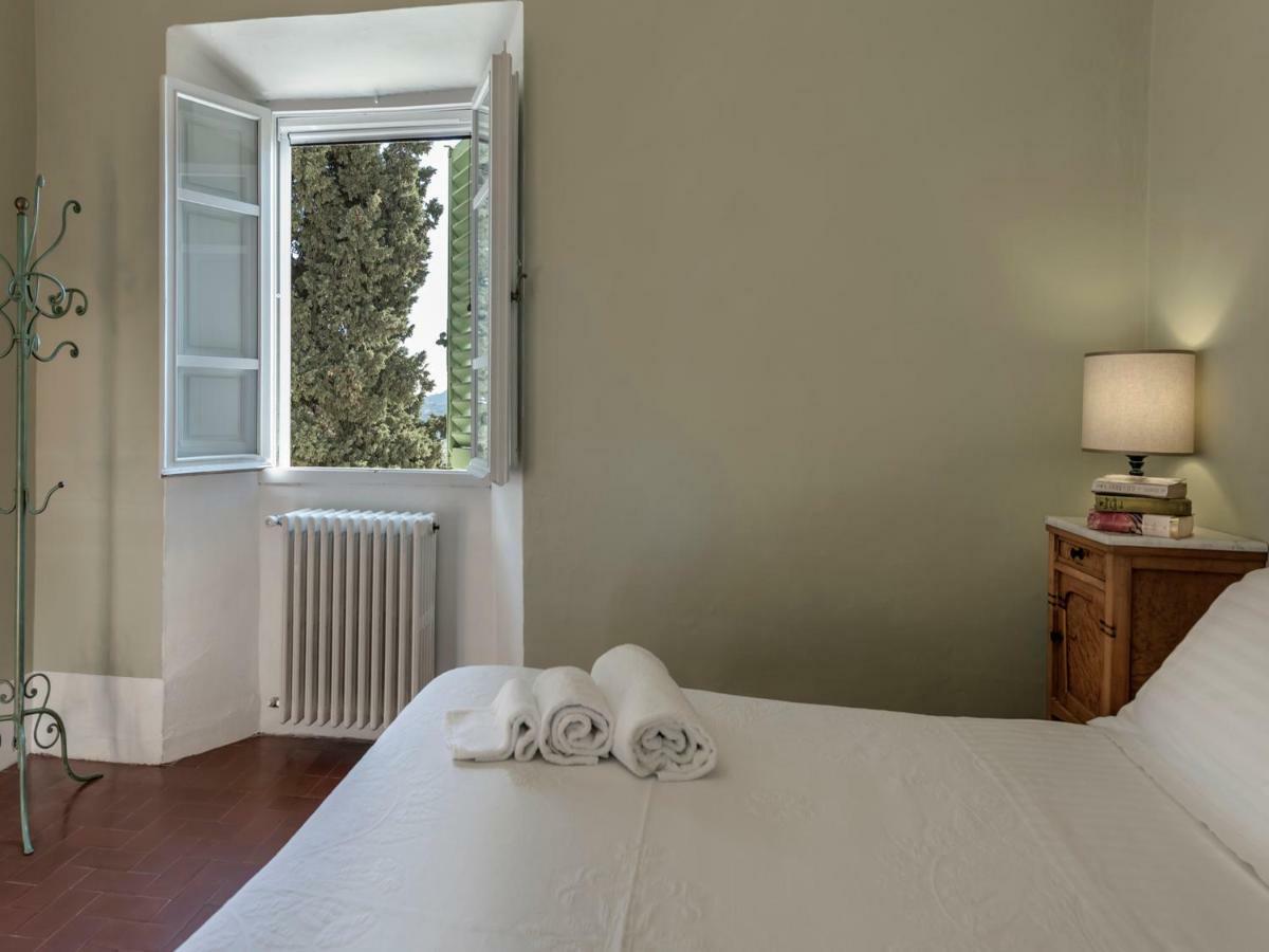 Tenuta Di Capezzana Bed & Breakfast Seano Ngoại thất bức ảnh