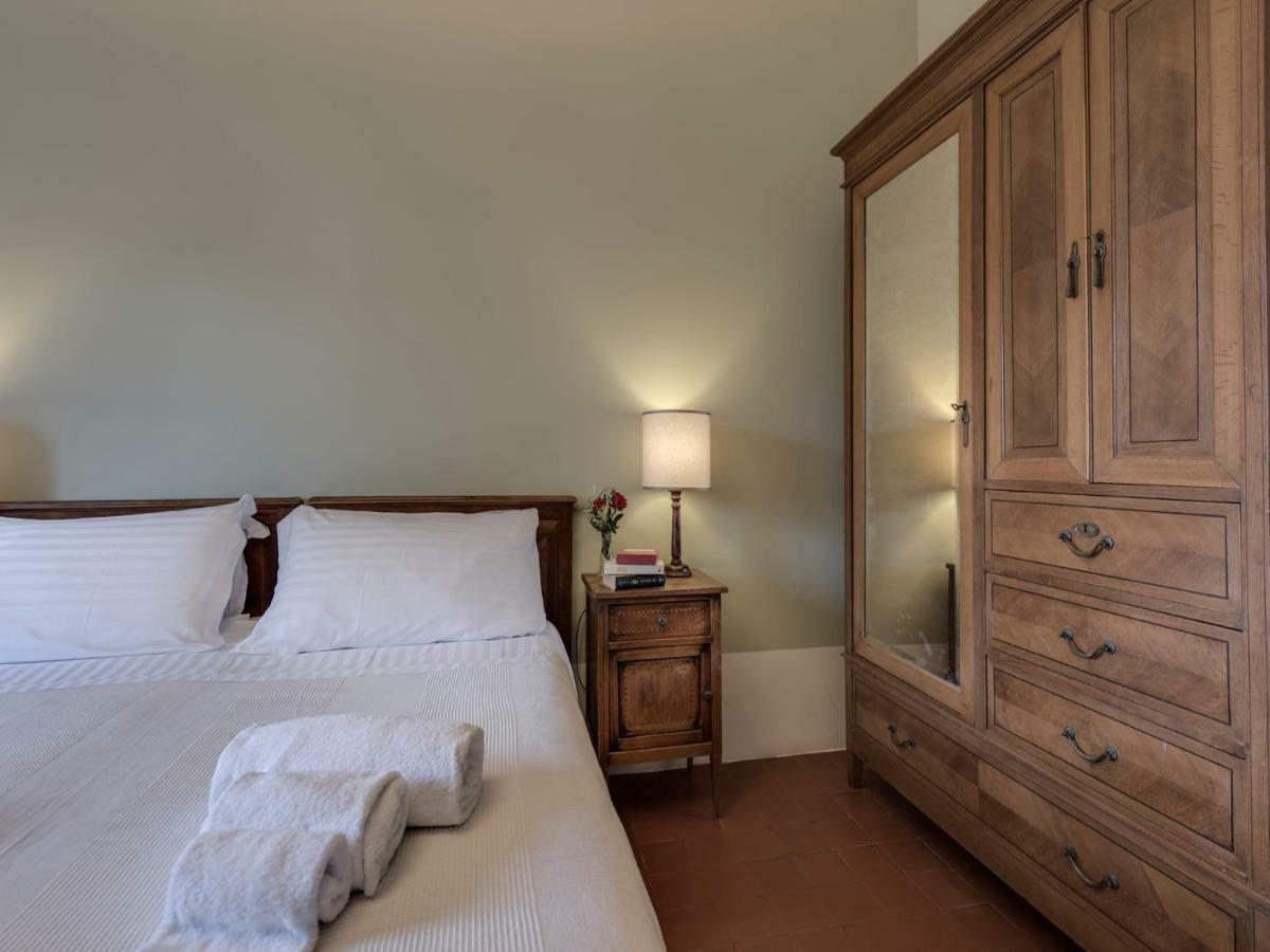 Tenuta Di Capezzana Bed & Breakfast Seano Ngoại thất bức ảnh