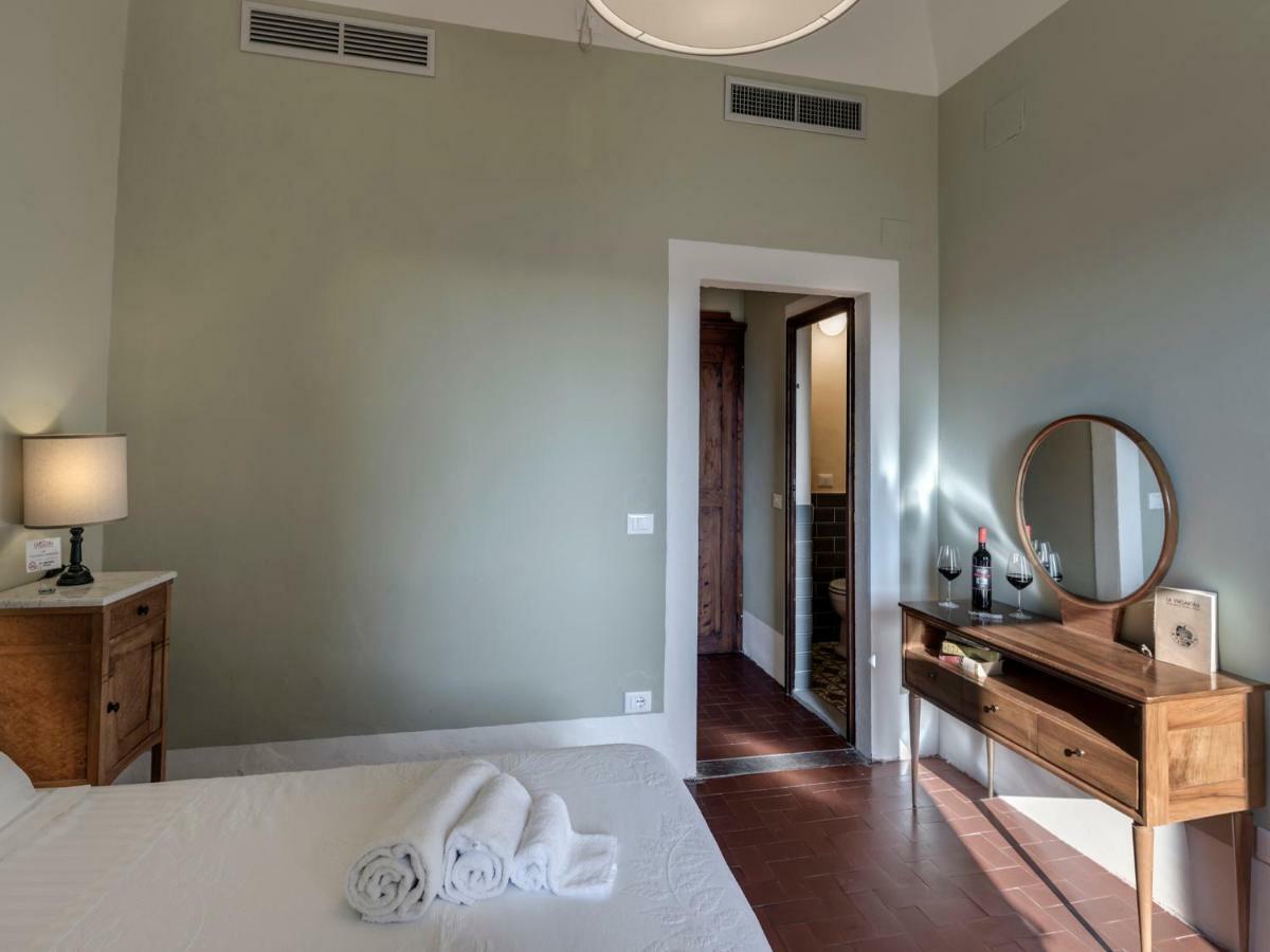 Tenuta Di Capezzana Bed & Breakfast Seano Ngoại thất bức ảnh